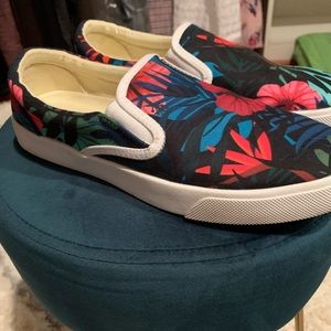 Bucketfeet slip on sneakers